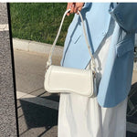 Kabelka z veganské kůže Cadence Wavy Flap — pohled 10