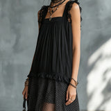 Černé mini šaty z tylu s volánky — pohled 2