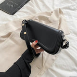 Kabelka z veganské kůže Cadence Wavy Flap — pohled 8